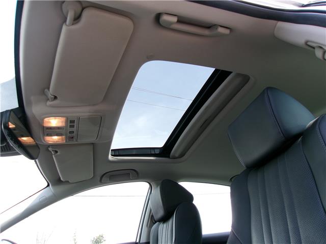 2019 Honda Accord Touring 1.5T in Kitchener - Image 12 of 28