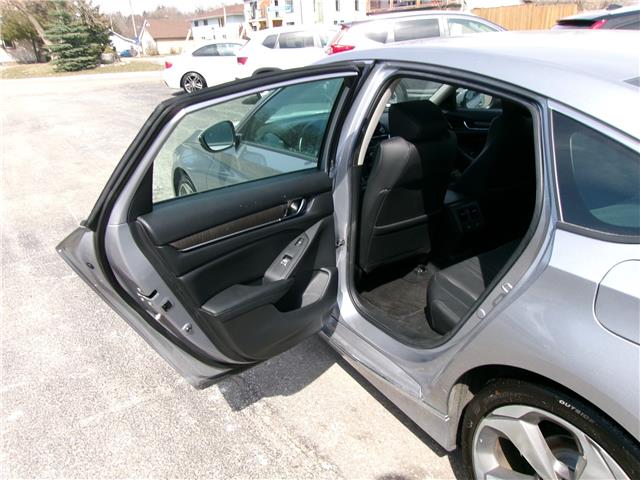 2019 Honda Accord Touring 1.5T in Kitchener - Image 14 of 28