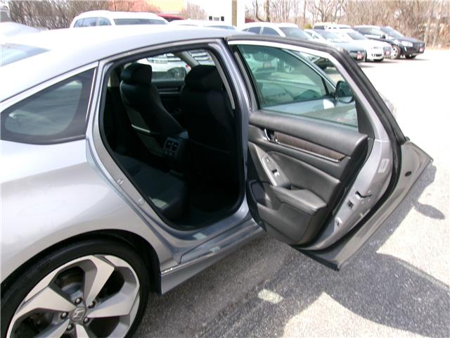 2019 Honda Accord Touring 1.5T in Kitchener - Image 18 of 28