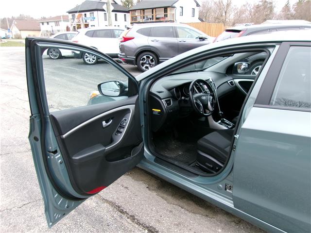 2013 Hyundai Elantra GT GLS in Kitchener - Image 9 of 23