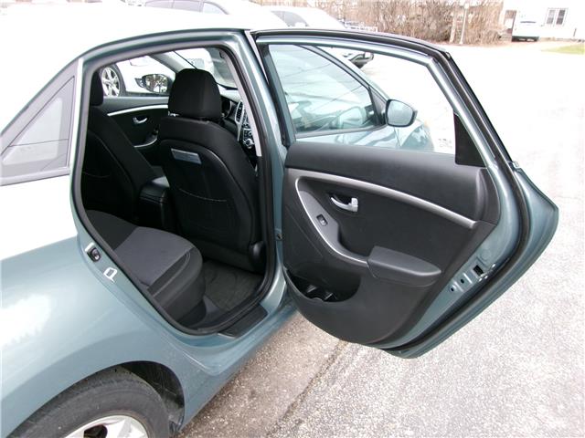 2013 Hyundai Elantra GT GLS in Kitchener - Image 16 of 23
