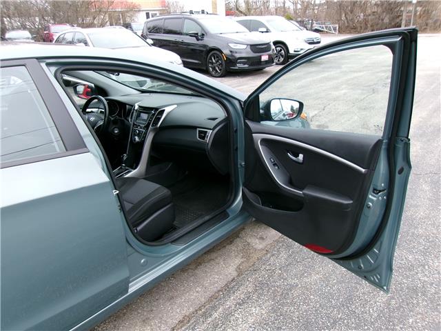 2013 Hyundai Elantra GT GLS in Kitchener - Image 19 of 23