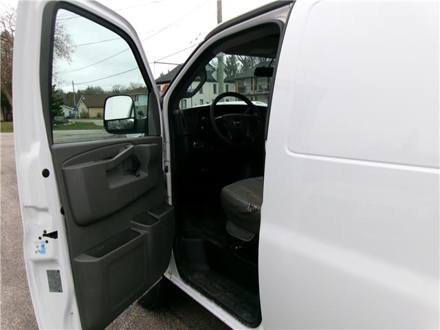 2016 GMC Savana 2500 1WT in Kitchener - Image 9 of 23