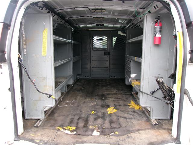 2016 GMC Savana 2500 1WT in Kitchener - Image 13 of 23