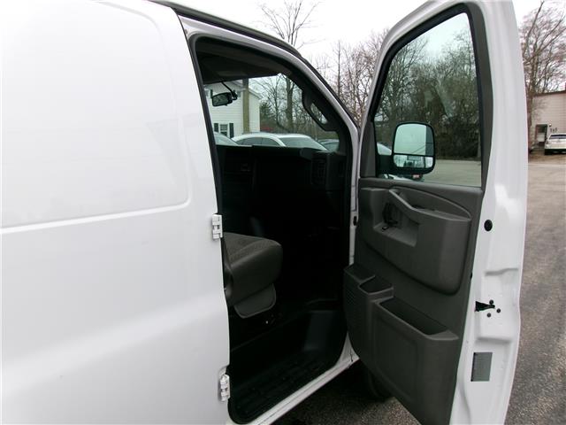 2016 GMC Savana 2500 1WT in Kitchener - Image 16 of 23