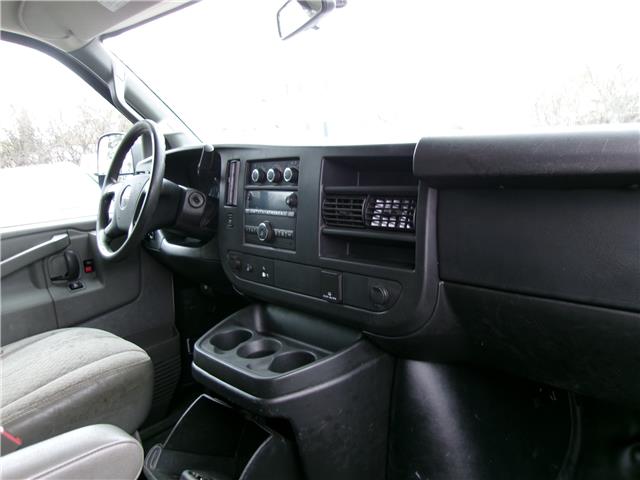 2016 GMC Savana 2500 1WT in Kitchener - Image 18 of 23