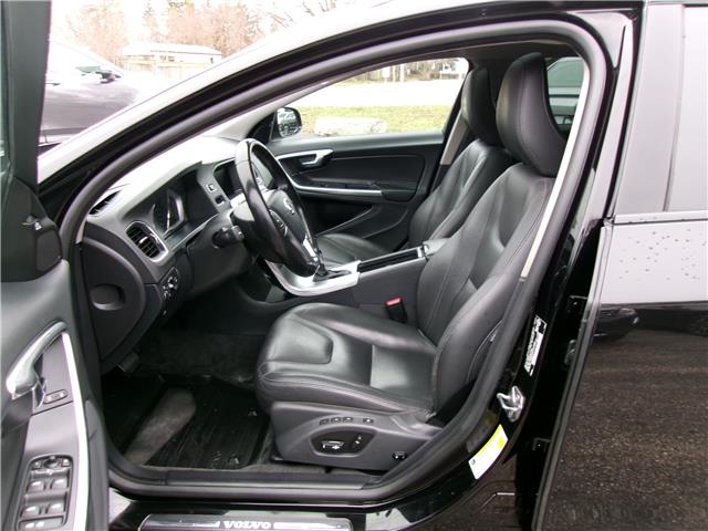 2017 Volvo V60 Cross Country T5 Premier in Kitchener - Image 13 of 26
