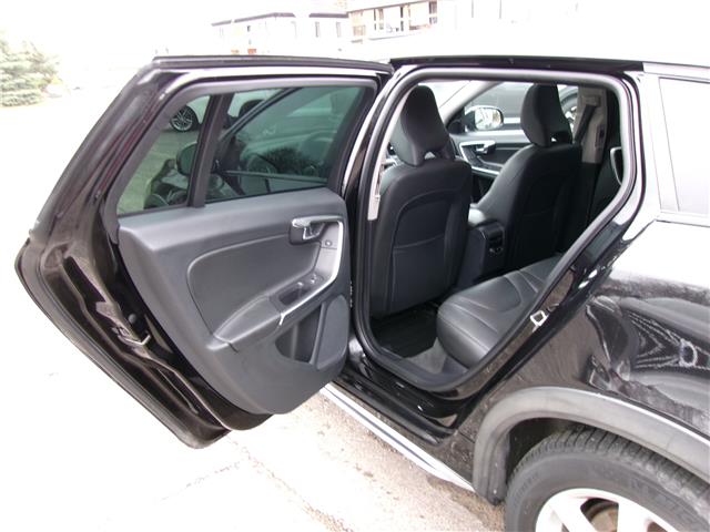 2017 Volvo V60 Cross Country T5 Premier in Kitchener - Image 16 of 26