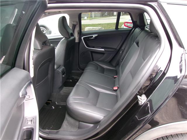2017 Volvo V60 Cross Country T5 Premier in Kitchener - Image 17 of 26