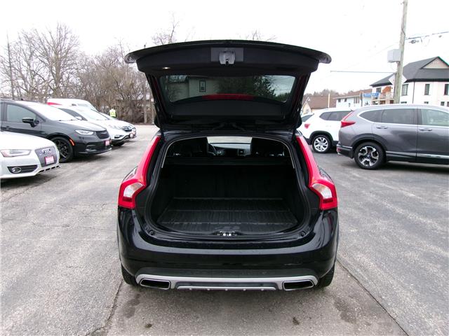 2017 Volvo V60 Cross Country T5 Premier in Kitchener - Image 7 of 26