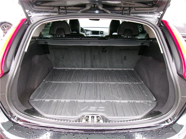 2017 Volvo V60 Cross Country T5 Premier in Kitchener - Image 8 of 26