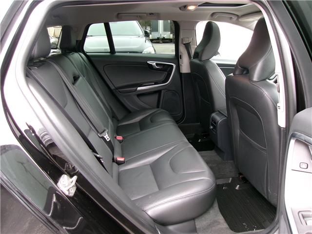 2017 Volvo V60 Cross Country T5 Premier in Kitchener - Image 19 of 26