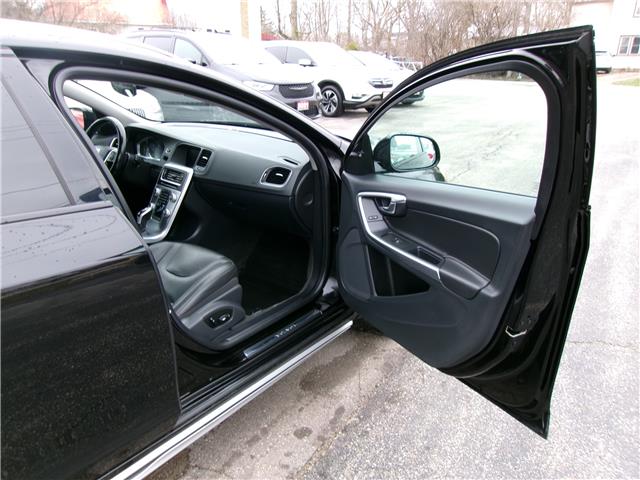 2017 Volvo V60 Cross Country T5 Premier in Kitchener - Image 20 of 26