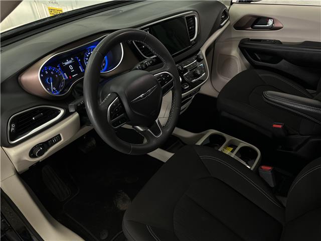 2024 Chrysler Grand Caravan SXT (Stk: 43836J) in Belleville - Image 15 of 35