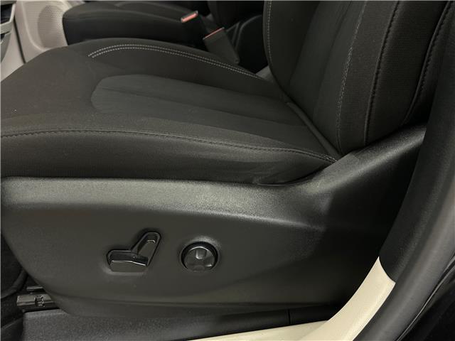2024 Chrysler Grand Caravan SXT (Stk: 43836J) in Belleville - Image 18 of 35