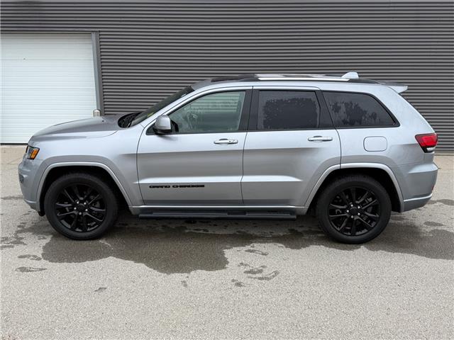 2020 Jeep Grand Cherokee Laredo (Stk: 25563DA) in London - Image 3 of 26
