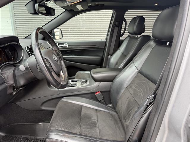 2020 Jeep Grand Cherokee Laredo (Stk: 25563DA) in London - Image 9 of 26