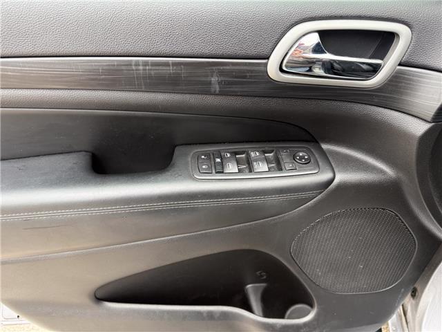 2020 Jeep Grand Cherokee Laredo (Stk: 25563DA) in London - Image 22 of 26