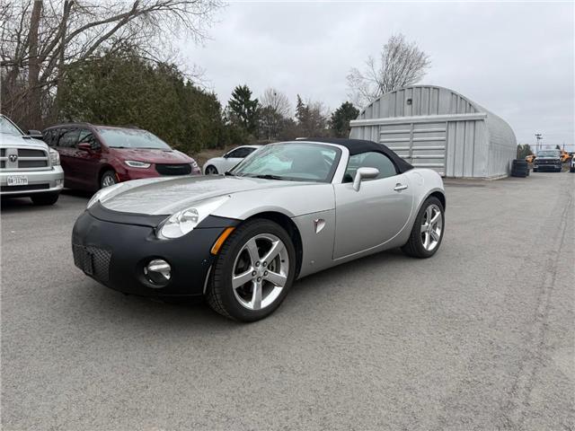 2006 Pontiac Solstice Base (Stk: 165889) in London - Image 1 of 9