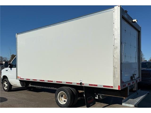 2022 Ford E-450 Cutaway Base (Stk: C15225) in North Bay - Image 3 of 24