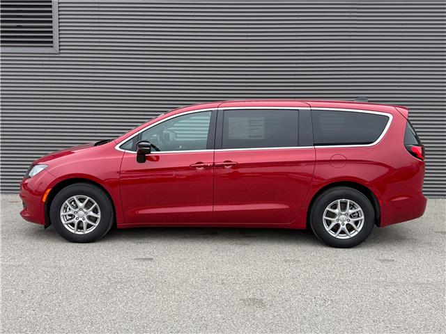 2026 Chrysler Grand Caravan SXT (Stk: 26225) in London - Image 3 of 28