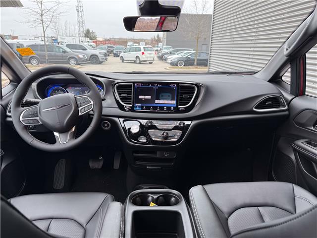 2026 Chrysler Grand Caravan SXT (Stk: 26225) in London - Image 15 of 28