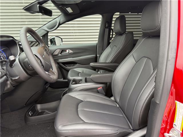 2026 Chrysler Grand Caravan SXT (Stk: 26225) in London - Image 10 of 28