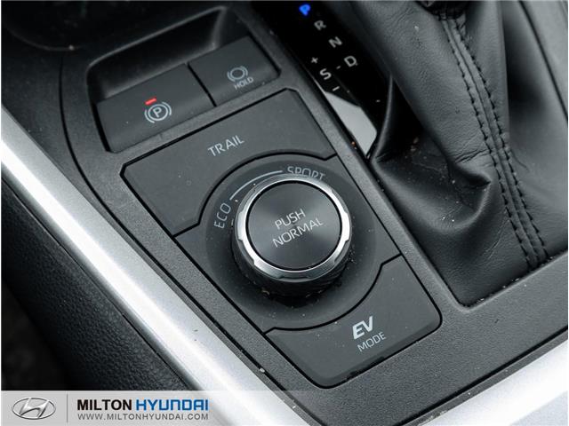 2025 Toyota RAV4 Hybrid XLE (Stk: 285207) in Milton - Image 17 of 24