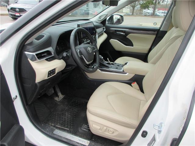 2023 Toyota Highlander Hybrid Limited (Stk: 26168A) in Peterborough - Image 11 of 29