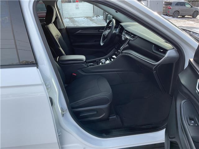 2023 Jeep Grand Cherokee L Laredo (Stk: 260099) in North Bay - Image 13 of 36