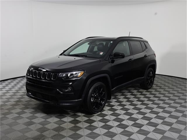 2024 Jeep Compass Altitude (Stk: 26J067A) in Calgary - Image 1 of 23