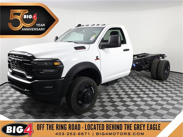 2026 RAM 5500 Chassis Tradesman/Big Horn (Stk: 26T040) in Calgary - Image 1 of 16