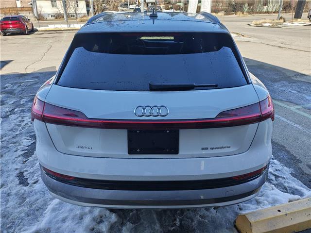 2019 Audi e-tron 55 Technik (Stk: R-19AUEWHI7725) in Calgary - Image 4 of 17 2019 Audi e-tron 55 Technik (Stk: R-19AUEWHI7725) in Calgary - Image 4 of 17
