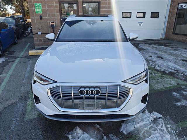 2019 Audi e-tron 55 Technik (Stk: R-19AUEWHI7725) in Calgary - Image 8 of 17 2019 Audi e-tron 55 Technik (Stk: R-19AUEWHI7725) in Calgary - Image 8 of 17