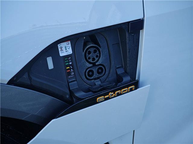 2019 Audi e-tron 55 Technik (Stk: R-19AUEWHI7725) in Calgary - Image 16 of 17 2019 Audi e-tron 55 Technik (Stk: R-19AUEWHI7725) in Calgary - Image 16 of 17
