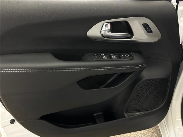 2024 Chrysler Pacifica Limited (Stk: 43812J) in Belleville - Image 18 of 35