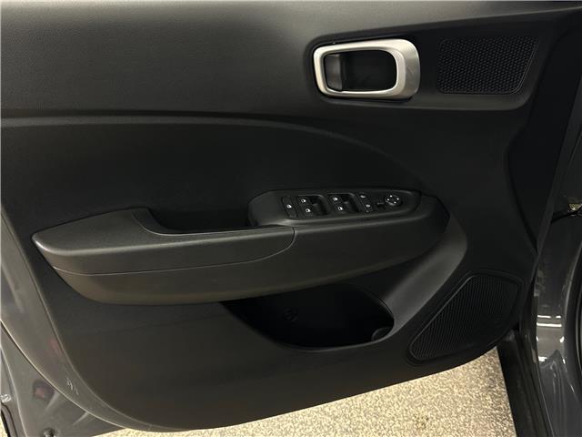 2023 Hyundai Venue Preferred w/Two-Tone (Stk: 43747J) in Belleville - Image 13 of 28