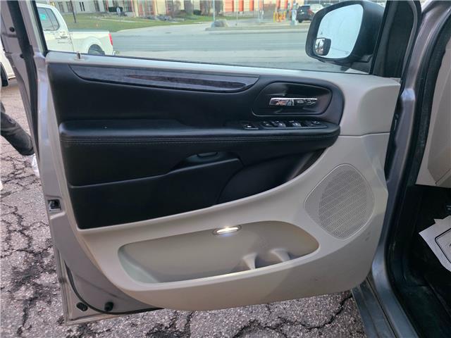 2017 Dodge Grand Caravan Crew (Stk: 2602062) in Waterloo - Image 10 of 29