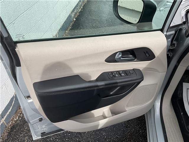 2023 Chrysler Pacifica Touring-L (Stk: 260233) in North Bay - Image 18 of 20