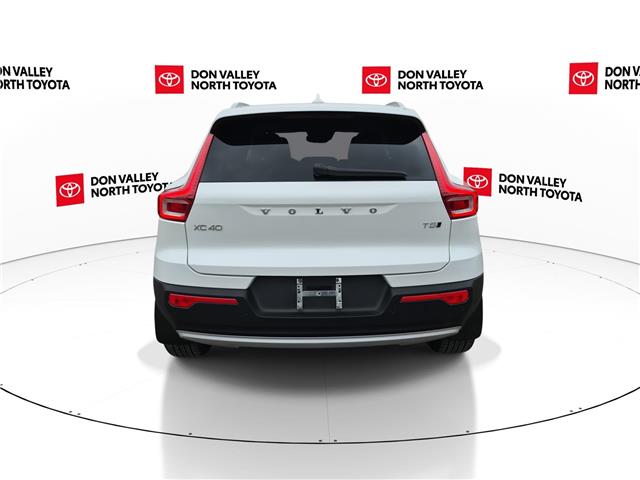 2022 Volvo XC40 T5 Momentum (Stk: 10120526A) in Markham - Image 7 of 34