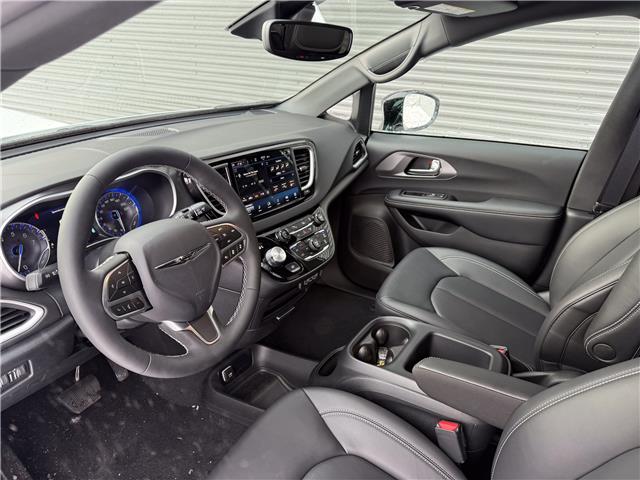2025 Chrysler Grand Caravan SXT (Stk: 25594D) in London - Image 10 of 26