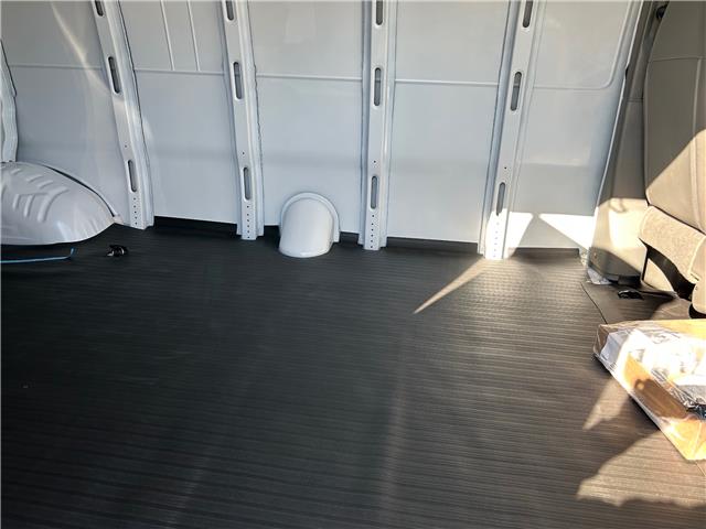 2026 Chevrolet Express 2500 Work Van (Stk: 26136) in Moosomin - Image 3 of 10