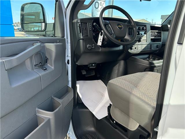 2026 Chevrolet Express 2500 Work Van (Stk: 26136) in Moosomin - Image 7 of 10