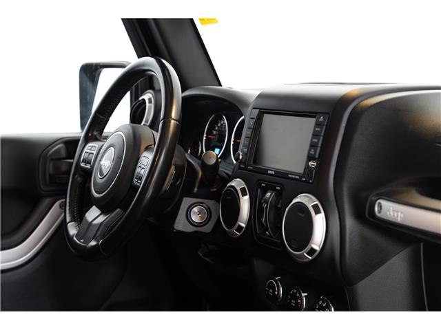 2017 Jeep Wrangler Unlimited Sahara (Stk: ARUC979) in Calgary - Image 18 of 28
