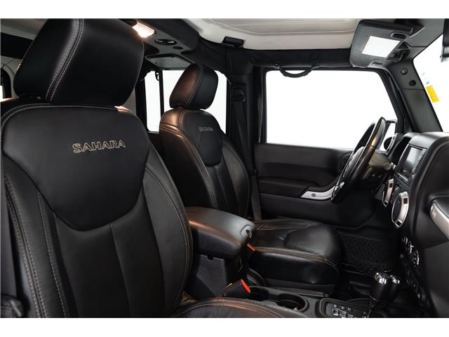 2017 Jeep Wrangler Unlimited Sahara (Stk: ARUC979) in Calgary - Image 20 of 28