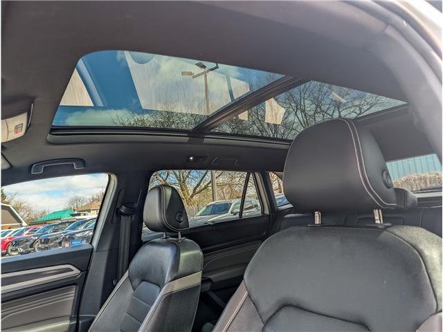 2023 Volkswagen Atlas Cross Sport 3.6 FSI Highline (Stk: WN26371A) in Welland - Image 28 of 33