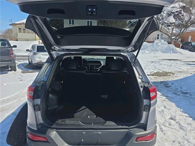 2018 Jeep Cherokee Trailhawk (Stk: ZTHL) in Sudbury - Image 10 of 17 2018 Jeep Cherokee Trailhawk (Stk: ZTHL) in Sudbury - Image 10 of 17