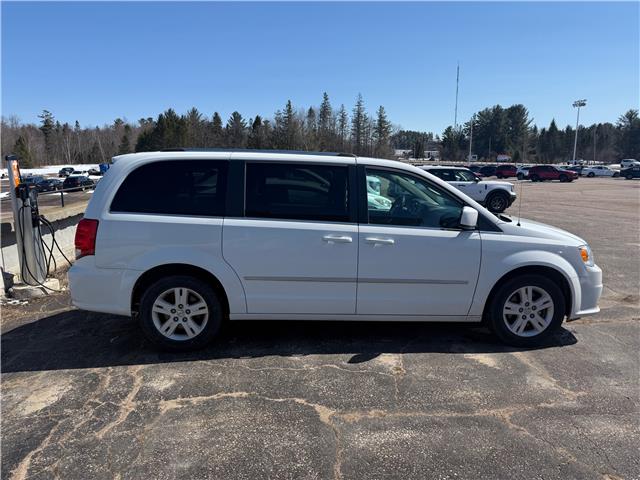 2017 Dodge Grand Caravan Crew (Stk: 24788) in Pembroke - Image 5 of 7