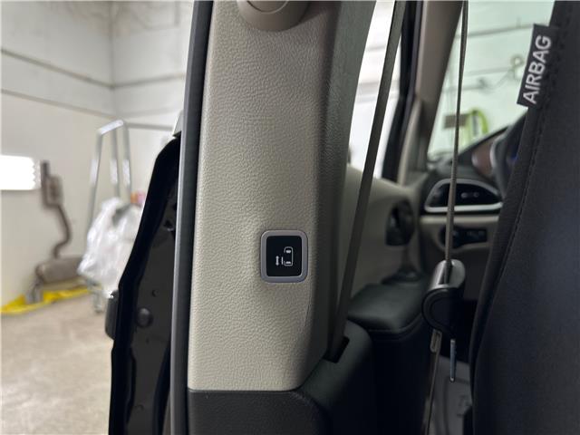 2024 Chrysler Grand Caravan SXT (Stk: 43835J) in Belleville - Image 13 of 34