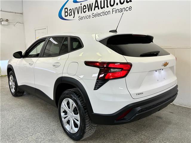 2024 Chevrolet Trax LS (Stk: 43593JA) in Belleville - Image 5 of 30